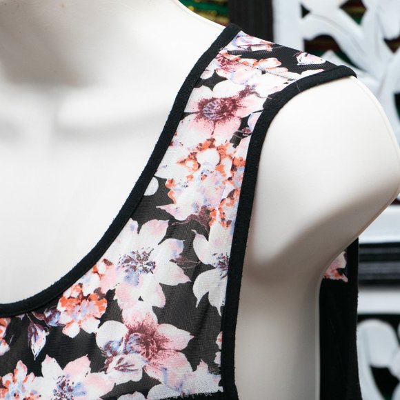 Black top with flower neckline - Picture 3 of 5